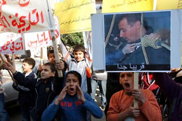 R_Children shout slogans and carry a picture depicting Syria's President Bashar al-Assad with a rope around his neck during a protest in solidarity with Syria's anti-government protesters