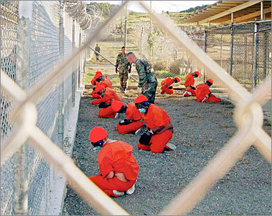 في يناير/كانون الثاني تحل الذكرى السنوية العاشرة لافتتاح معتقل غوانتانامو (رويترز-أرشيف)