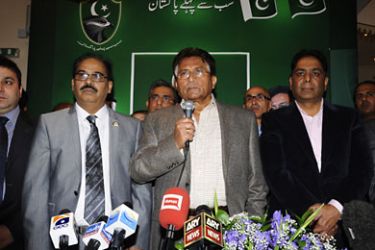 epa03067672 Former Pakistani President Pervez Musharraf (C) is flanked by supporters as he speaks at a media conference at the newly unveiled headquarters of the UK