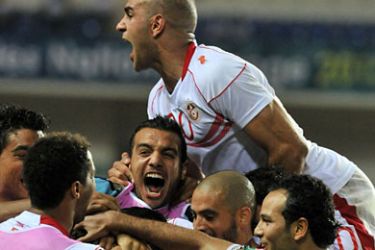 ف-Tunisia's players celebrate their team's second goal during the Africa Cup of Nations 2012 (CAN), Group C