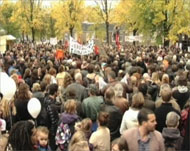 من المظاهرات المعادية لليمين المتطرف في امستردام(الجزيرة-أرشيف)