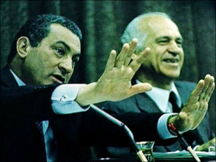 ‪تولى مبارك رئاسة مصر في أكتوبر 1981 بعد اغتيال سلفه أنور السادات‬ (الجزيرة-أرشيف)