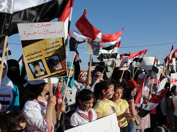 مسيرة مؤيدة للثورة السورية امام السفارة السورية في عمان
