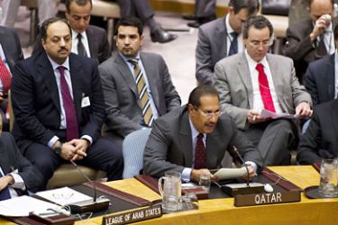 New York, UNITED STATES : Sheikh Hamad bin Jassim bin Jaber bin Muhammad Al Thani (C), Prime Minister and Foreign Minister of Qatar addresses a Security Council meeting on Syria January 31, 2012 at the United Nations in New York.