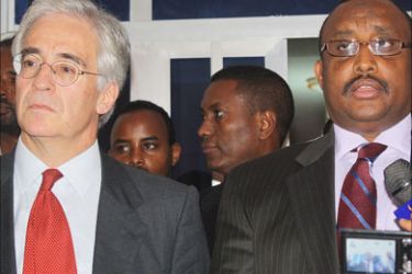 Somali Prime Minister Abdiweli Mohamed Ali (R) and EU special representative to the Horn of Africa, Alexander Rondos (L), give a press conference on February 8, 2012 in Mogadishu.