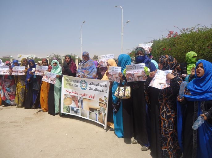 من الوقفة الاحتجاجية اليوم للنشطاء الحقوقيين أمام وزارة العدل الموريتانية