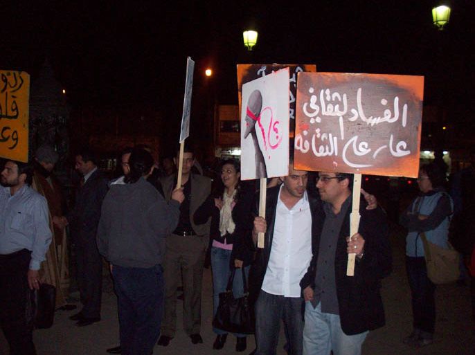 شعراء يحتجون على الوضع الثقافي وسط عمان