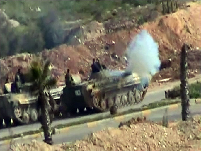 ‪الجيش السوري يواصل هجماته ضد المدنيين في سوريا‬ (الجزيرة)