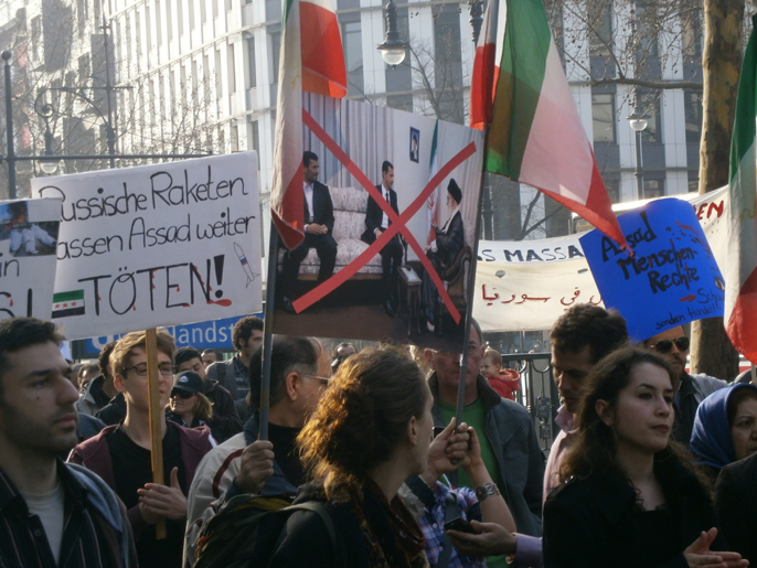 المتظاهرون نددوا بدعم إيران وروسيا للنظام السوري