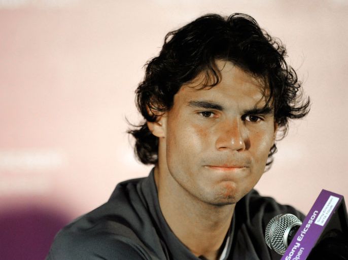 epa02090768 Spanish Rafael Nadal speaks to the media during a press conference at the Sony Ericsson Open in Key Biscayne, Florida, USA , 24 March 2010. EPA/ANDREW GOMBERT