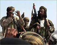 عناصر يعتقد أنهم ينتمون للقاعدة في محافظة أبين جنوب اليمن (الفرنسية-أرشيف)