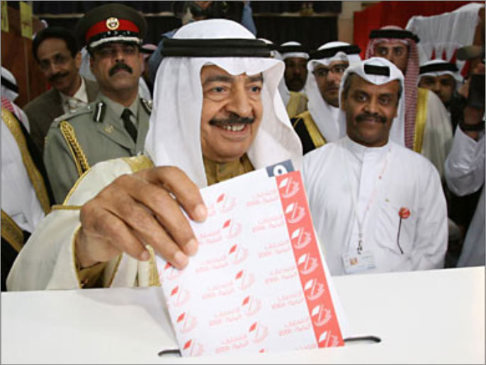 الشيخ خليفة قال إن البحرين تتبع سياسةضبط النفس مع المعارضة (الفرنسية-أرشيف)