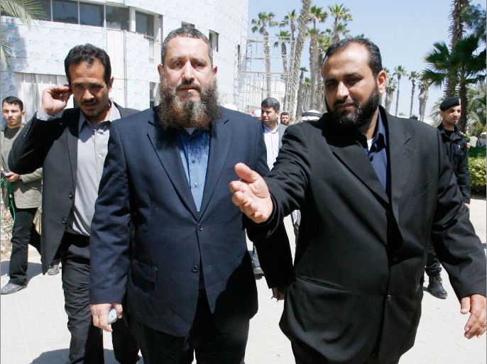 Founder and president of the leading Egyptian Salafi Islamist Al-Nour party, Emad al-Din Abdul Ghafoor (C), Arrives to the Rafah crossing in the southern Gaza Strip, on April 21, 2012 during his first official visit to the Gaza Strip. AFP PHOTO/SAID KHATIB