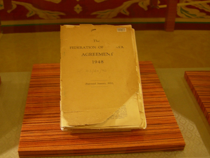 ‪النسخة الأصلية من الدستور الفدرالي لعام 1948‬ النسخة الأصلية من الدستور الفدرالي لعام 1948 (الجزيرة)