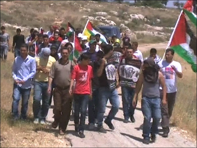 ‪مسيرة تضامن مع الأسرى في غزة‬ 
مسيرة تضامن مع الأسرى في غزة(الجزيرة)
