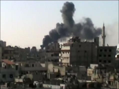 قصف قوات النظام على أحد أحياء حمص (الجزيرة)