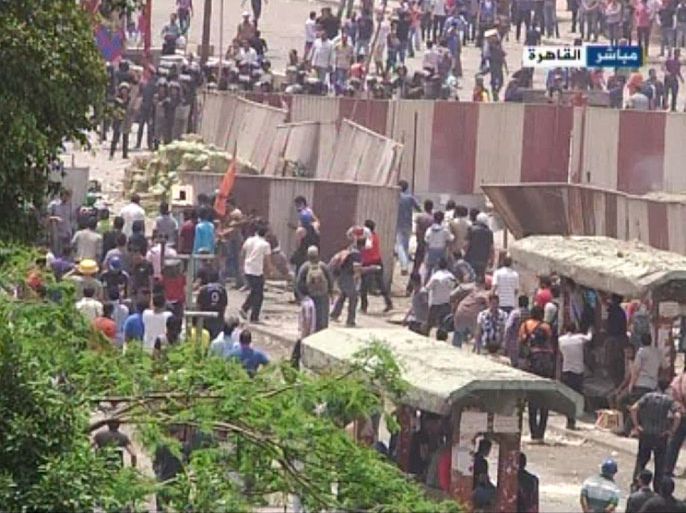 إشتباكات بين مجهولين ومعتصمين قرب وزارة الدفاع المصرية بالعباسية
