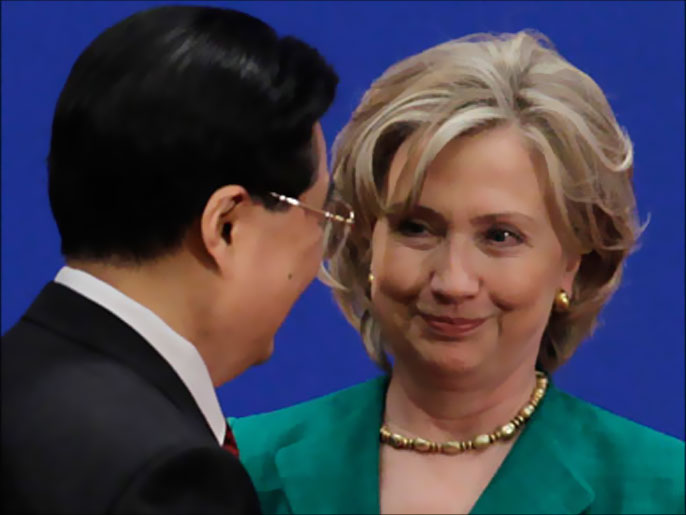 ‪كلينتون تعهدت بالضغط على زعماء الصين في مسألة حقوق الإنسان‬ (رويترز-أرشيف) 