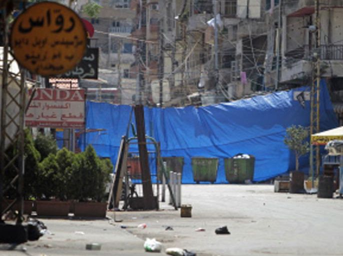 LEBANON : A picture shows a makeshift barricade set up by residents of the Sunni neighbourhood of Bab al-Tabbaneh in the northern Lebanese city of Tripoli to protect them from sniper fire from the Alawite neighbourhood of Jabal Mohsen on May 17, 2012. Fresh sectarian clashes erupted between pro- and anti-Syrian districts in the north Lebanon port city of Tripoli, leaving at least one person dead and seven wounded, a security official said. AFP PHOTO/JOSEPH EID