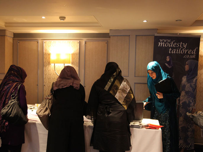 ‪النساء المسلمات في بريطانيا يقمن بأدوار متعددة في المجتمع‬ (الجزيرة نت)