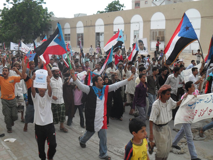 جانب من احتجاجات سابقة للحراك الجنوبي في عدن تطالب بالانفصال (الجزيرة)