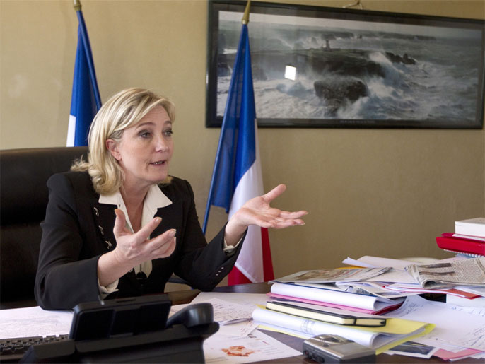 زعيمة اليمين المتطرف قالت إنها لن تصوت لأي من المتنافسيْن على منصب الرئاسة (غيتي إيميجز-الفرنسية)