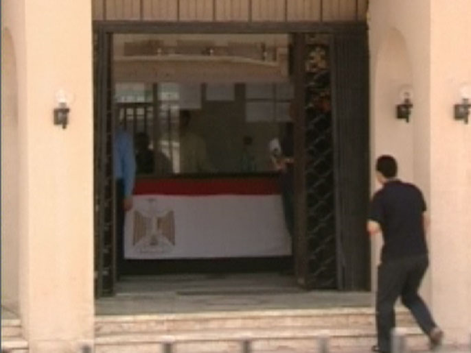 ‪السفارة المصرية بدولة قطر أثناء عملية التصويت في الانتخابات الرئاسية‬ (الجزيرة)