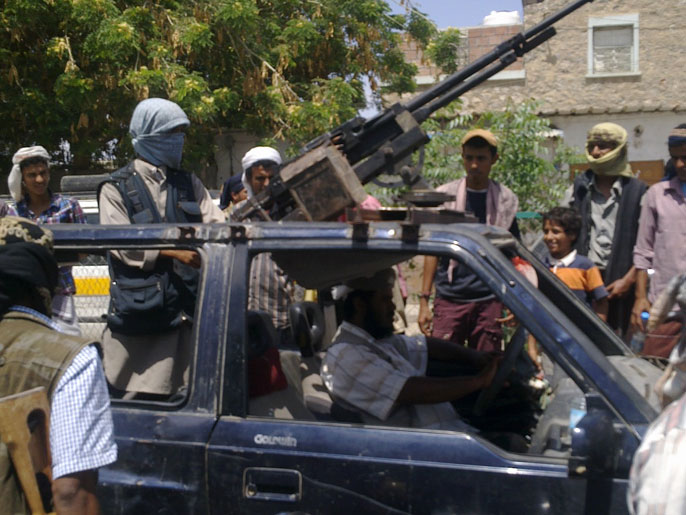 الغارات الجوية استهدفت مسلحي القاعدة في جنوب وشرق اليمن (الجزيرة)
