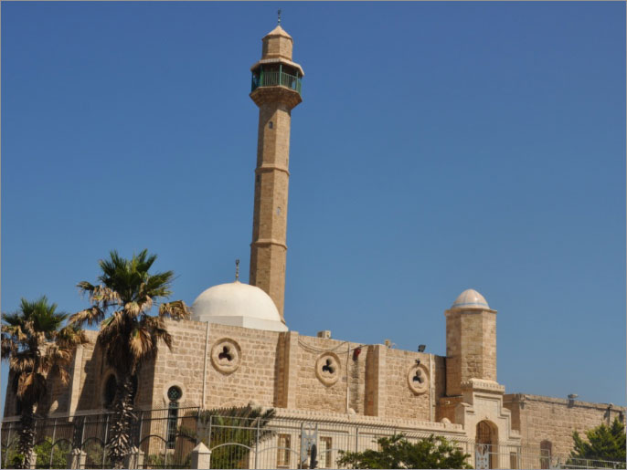 ‪مسجد حسن بيك شمال يافا تعرض للهدم وإضرام النيران والتدنيس لكن تم تحريره وترميمه وفتحه أمام المسلمين‬ (الجزيرة نت)
