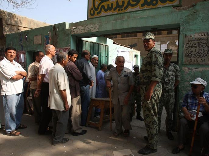 الناخبون اصطفوا في طوابير طويلة للإدلاء بأصواتهم - صور متنوعة لعملية الاقتراع في مصر