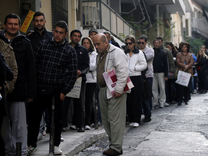 صفوف العاطلين عن العمل في اليونان بسبب الأزمة الاقتصادية(الأوروبية)