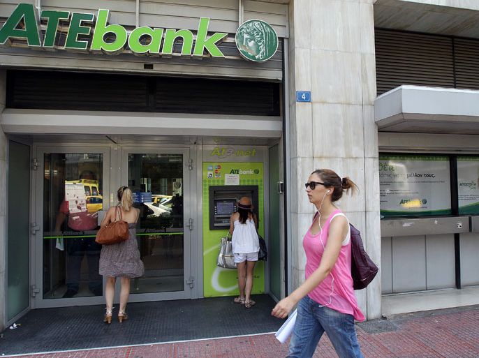 epa02824624 ATEbank (Agricultural Bank of Greece) customers use a bank ATM in