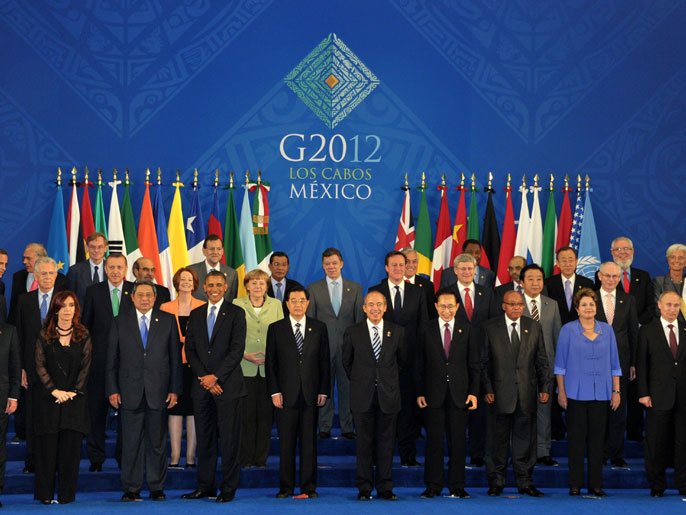 epa03272517 Heads of state and government in the "Group of 20": (from right in front row) Russian President Vladimir Putin, President of Brazil Dilma Rousseff, South African President Jacob Zuma, South Korean President Lee Myung-bak, President of Mexico Felipe Calderon, President of China Hu Jintao, U.S. President Barack Obama, Indonesian President Susilo Bambang Yudhoyono, President of Argentina Cristina Fernandez de Kirchner and French President Francois Hollande during a photo session at the G20 summit in the Congress-center in Los Cabos, Mexico, 18 June 2012. EPA/ALEXEI NIKOLSKY/RIA NOVOSTI/KREMLIN POOL MANDATORY CREDIT
