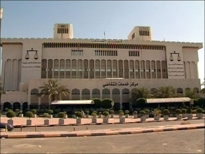 الكويت انتخبت أربعة برلمانات في ست سنوات (الجزيرة)