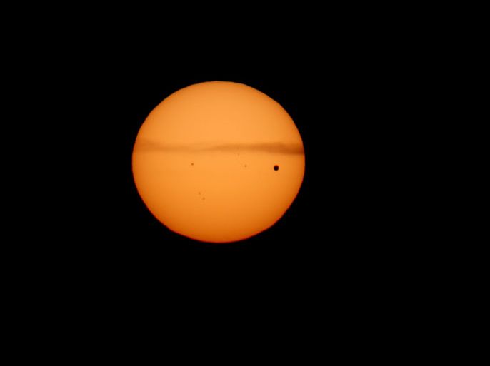 San Clemente, California, UNITED STATES : ORANGE, CA - JUNE 5: The planet Venus passes before the sun, a very rarely-seen event, on June 5, 2012 near Orange, California. The transit of Venus involves the planet Venus crossing in front of the sun. The last time it was seen in California was 1882 and the next pair of events will not happen again until the year 2117 and 2125. The transit of Venus across the sun has been seen only seven times since the telescope was invented. David McNew/Getty Images/AFP== FOR NEWSPAPERS, INTERNET, TELCOS & TELEVISION USE ONLY ==