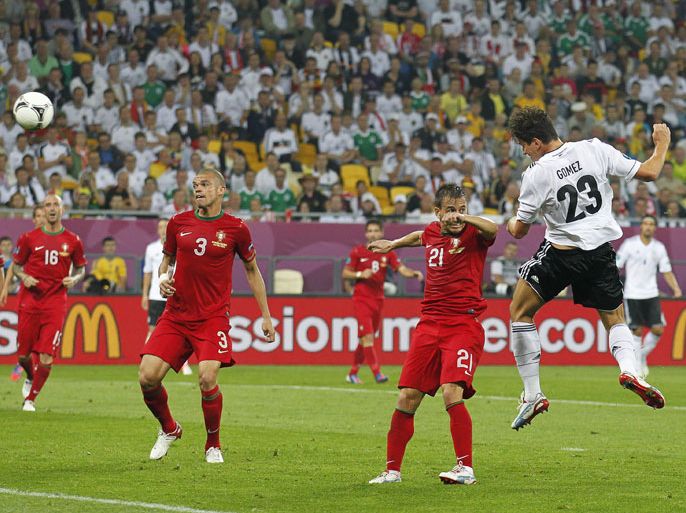 epa03257260 Germany's Mario Gomez (R) scores the 1-0 lead during the Group B preliminary round match of the UEFA EURO 2012 soccer championship between Germany and Portugal in Lviv, Ukraine, 09 June 2012. EPA/KERIM OKTEN UEFA Terms and