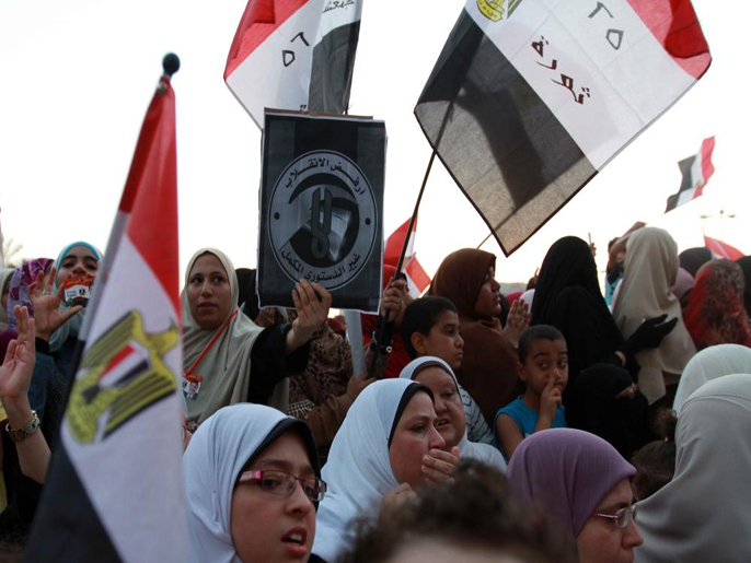 شابات مصريات مشاركات في المظاهرة (الجزيرة)