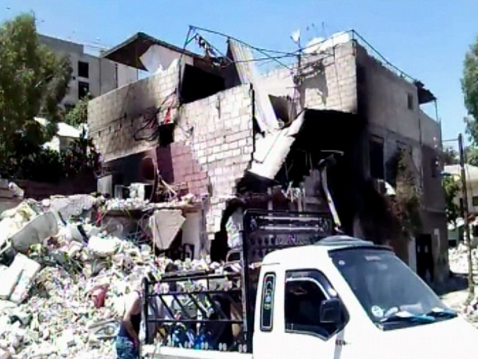 ‪تواصل القصف على أحياء وبلدات سورية‬ (الجزيرة)