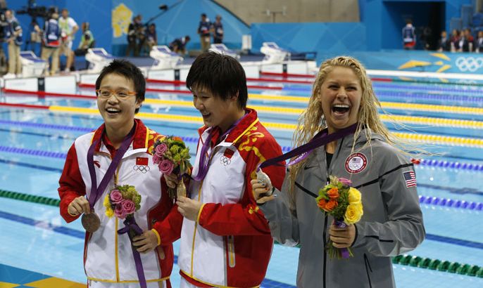 epa03323092 (L-R) Li Xuanxu of China (bronze), Ye Shiwen of China (gold) and Elizabeth Beisel of the US (silver) celebrate on the mdeal stand after the women's 400m Individual Medley during the Swimming competition held at the Aquatics Center during the London 2012 Olympic Games in London, England, 28 July 2012. EPA/BARBARA WALTON