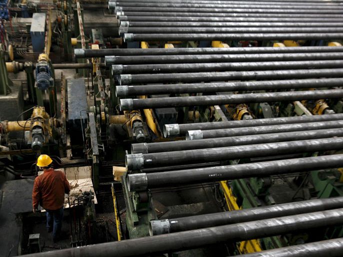 epa01295766 A worker walks through a workshop of a seamless steel pipe factory in Chengdu in southwest China's Sichuan province, 25 March 2008. China's steel exports will fall by about 27 percent this year due to the government's curbing measures, according to Luo Bingsheng, vice-chairman of the China Iron and Steel Association. EPA/WANG XIAOBO