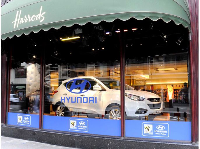 epa02190718 A 'Tucson ix' sport utility vehicle of Hyundai Motor Co. is displayed at Harrods, one of world's most luxurious department stores 07 June 2010, in London for a week starting 06 June. EPA/HYUNDAI HANDOUT