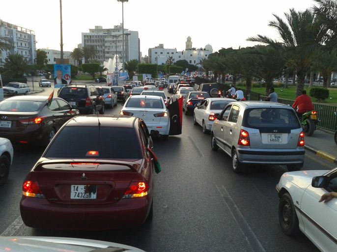 بعض مظاهر الاحتفالات ومسيرات السيارات التي عمت طرابلس مع إغلاق صناديق الاقتراع