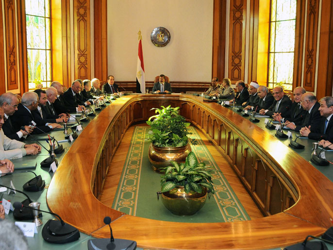 الحكومة عقدت اجتماعا بحضور مرسي  (الفرنسية)