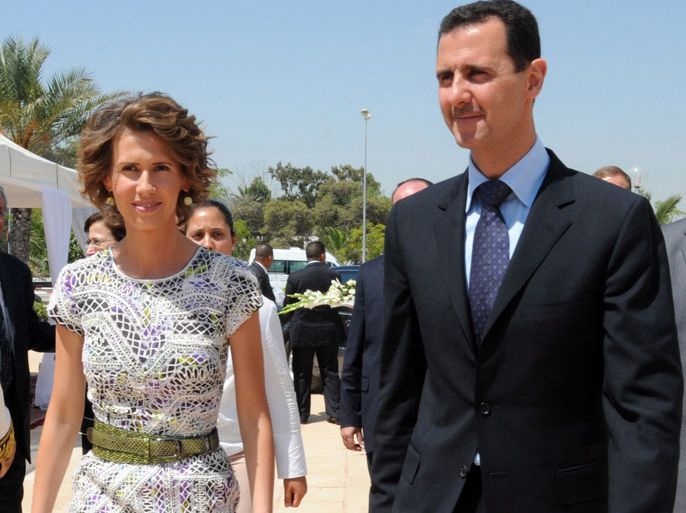 epa03189562 (FILE) A file photo dated 13 July 2010 of Syrian President Bashar al-Assad (R) being accompanied by his wife Asma al-Assad (L) upon their arrival to a technology park in Al-Ghazala near Tunis, while being on a state visit to Tunisia. Media reports on 20 April 2012 state that thousands of women in the United States this week joined an online campaign to demand Syrian First Lady Asma al-Assad stand up to her husband to end a conflict that continues to claim lives everyday despite a tenuous ceasefire since April 12. Nearly 20,000 women have so far signed petitions, sparked by a YouTube video released 18 April 2012 by the wives of the German and British ambassadors to the United Nations in New York. Wives of other UN ambassadors have also joined the campaign. The campaign led by 21st century women echos the first known mass protest by women demanding peace through unusual means. EPA/STR