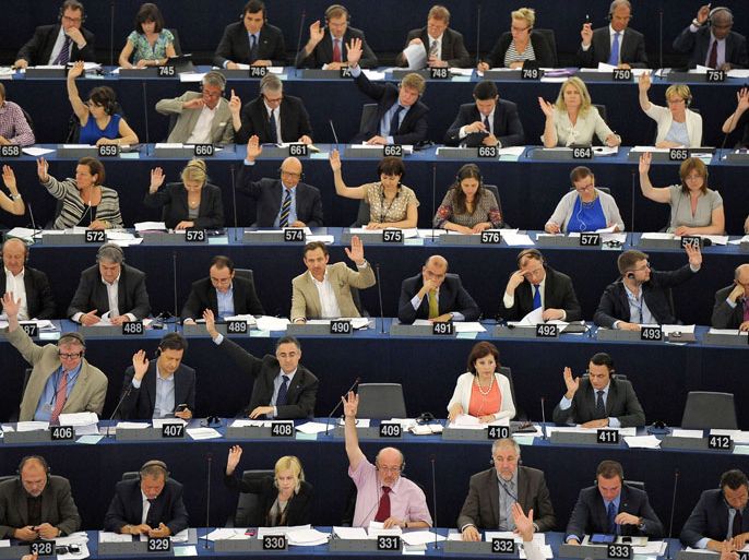 Strasbourg, Bas-Rhin, FRANCE : Members of the European Parliament take part in a vote on Anti-Counterfeiting Trade Agreement (ACTA) at the European Parliament in Strasbourg, eastern France, on July 04, 2012. AFP PHOTO/FREDERICK FLORIN