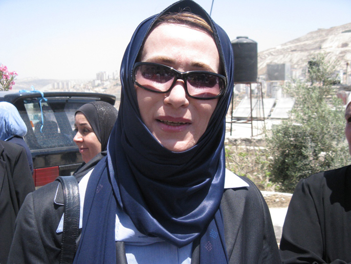 ‪نجاة أبو بكر حملت فياض مسؤولية حدوث تشققات في المجتمع الفلسطيني‬ (الجزيرة نت)