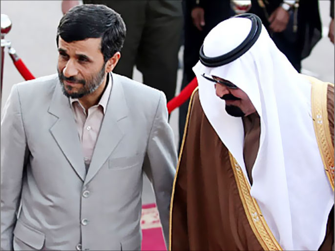 ملك السعودية يستقبل الرئيس الإيراني بالرياض عام 2007 (الفرنسية)