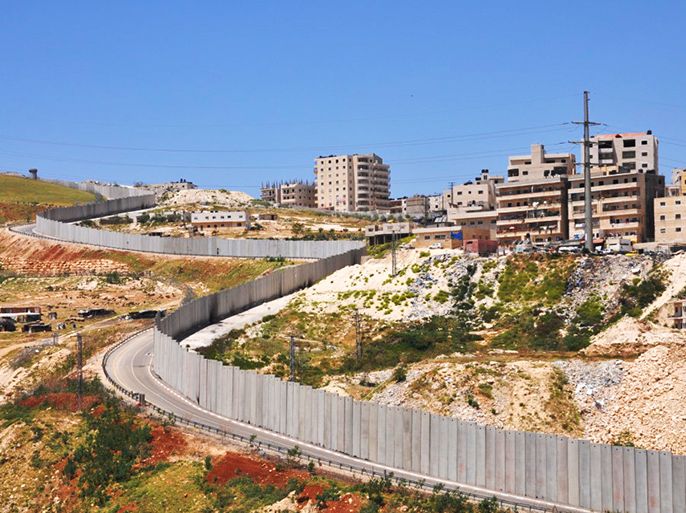 مسار الجدار الفصل العنصري لمنع التواصل الجغرافي ما بين القدس المحتلة ورام الله