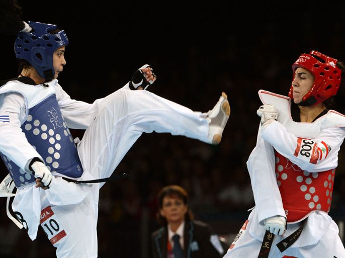 Lebanon's Andrea Paoli (R) fights against Cuba's Nidia Munoz during their women's taekwondo preliminary bout in the under 57 kg category as part of the London 2012 Olympic games, on August 9, 2012 at the ExCel centre in London. AFP PHOTO / TOSHIFUMI KITAMURA