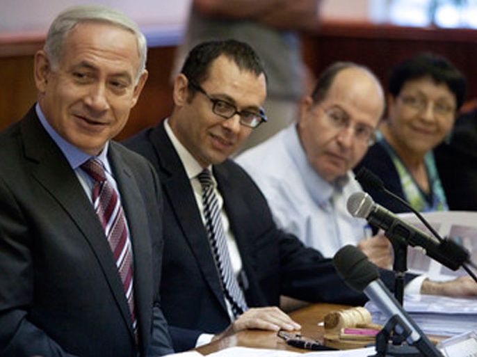 Israeli Prime Minister Benjamin Netanyahu (extreme left) chairs the weekly cabinet meeting at the Prime Minister's Office in Jerusalem, Israel . on 12 August 2012. EPA/ABIR SULTAN